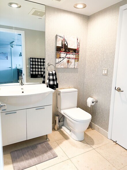 Guest bathroom - 1331 Brickell Bay Dr
