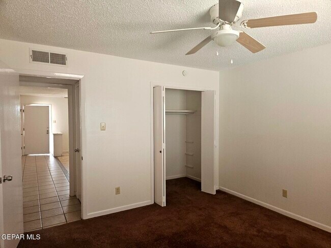 Building Photo - 6832 Escondido Dr