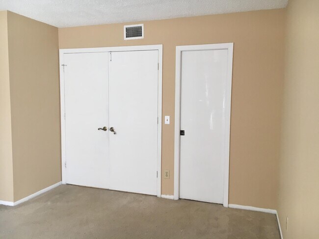 Building Photo - 987 Sonesta Ave NE