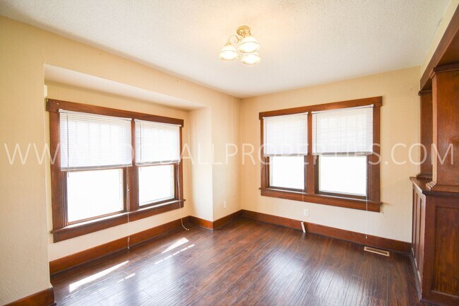 Building Photo - 2-Bedroom Farmhouse