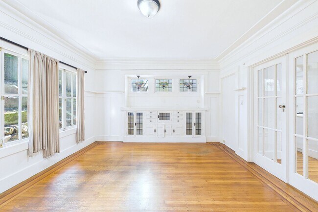 Building Photo - 924 Clayton St