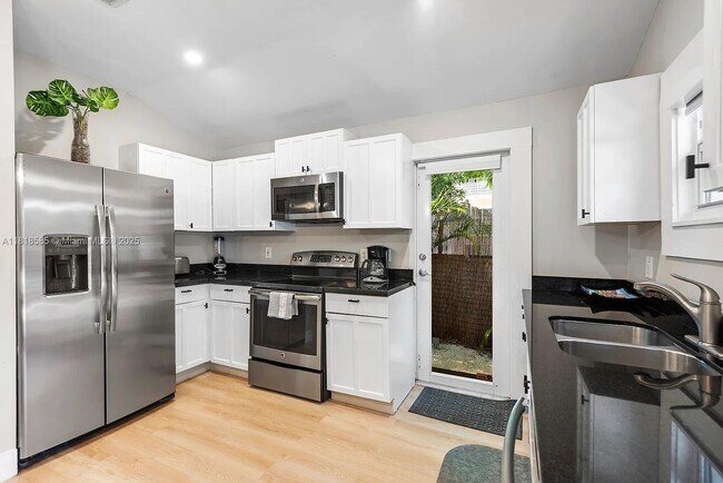 Building Photo - 815 NE 89th St