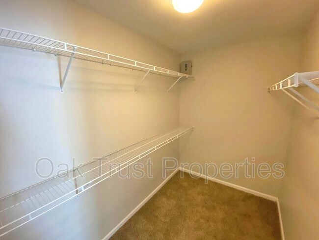 Building Photo - 110 Summer Trace Dr