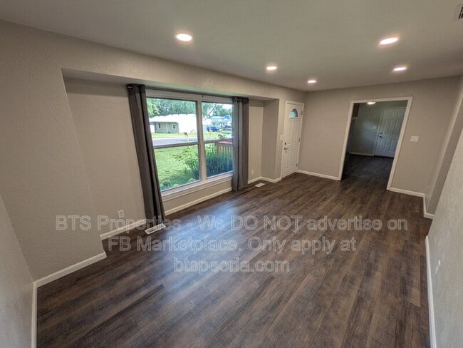Building Photo - 306 Parkview Dr
