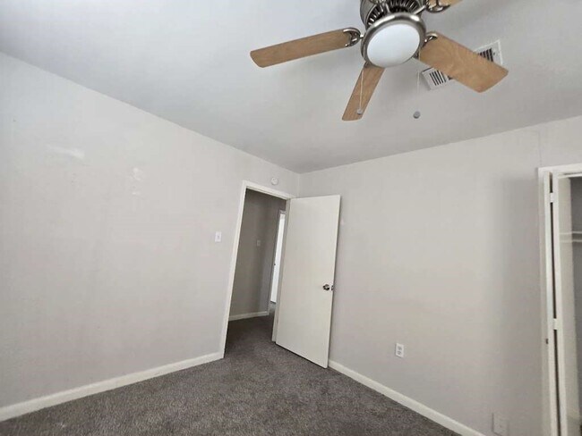 Building Photo - 1903 Britton St