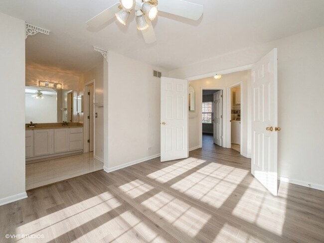 Building Photo - 140 Crescent Ln