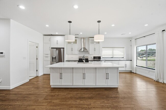 Building Photo - Midtown Tulsa | 4 Bed | 2 Bath | 2,010 SQFT
