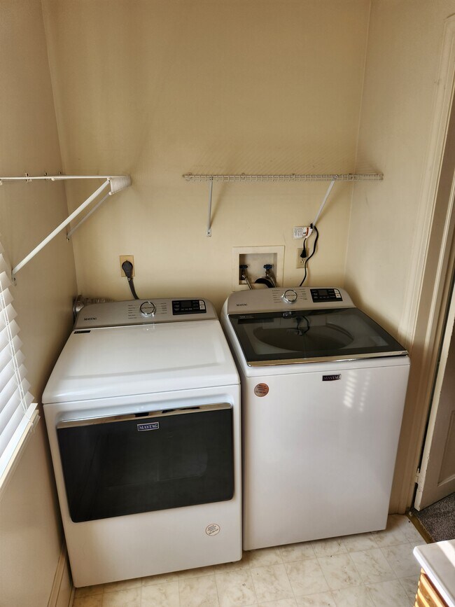 Washer/Dryer - 102 Carlisle St