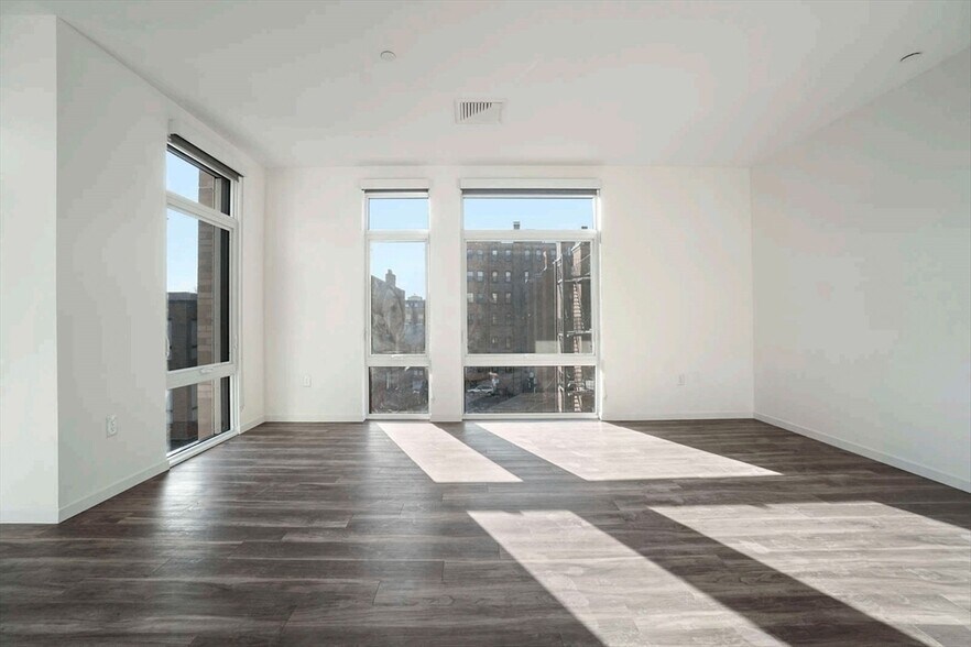Building Photo - 591 Beacon St