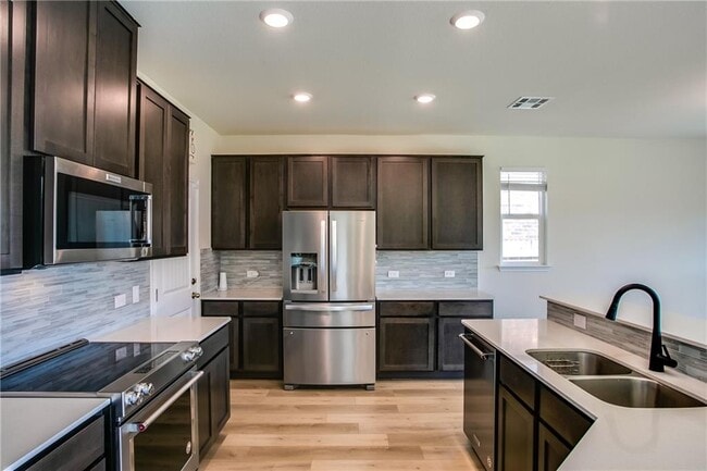 Building Photo - 545 Ayinger Ln