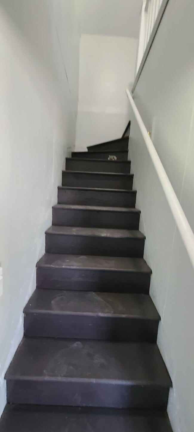 Building Photo - 1140 Ave B