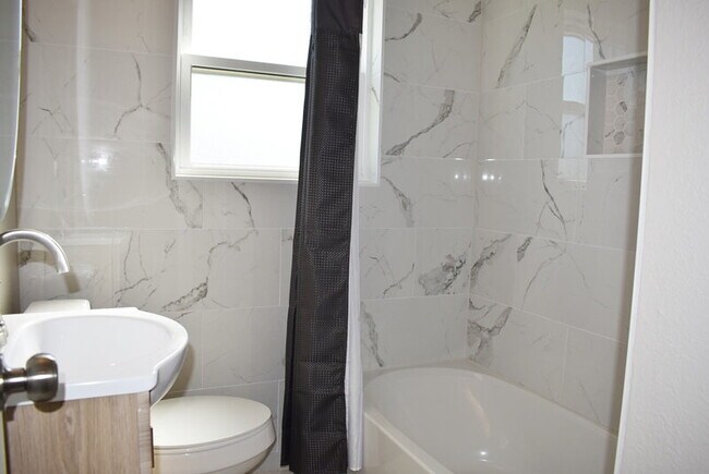Building Photo - "Charming Newly Remodeled 3-Bedroom Home F...