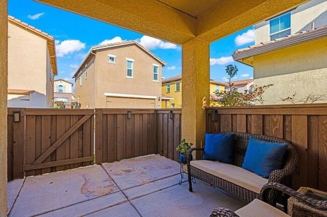 Building Photo - Beautiful Solar 3/2 located in Roseville! Across from Park! Gated Community!