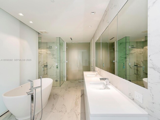 Building Photo - 1000 Biscayne Blvd