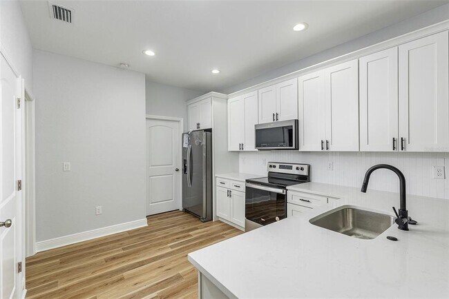 Building Photo - 113 W Elm St