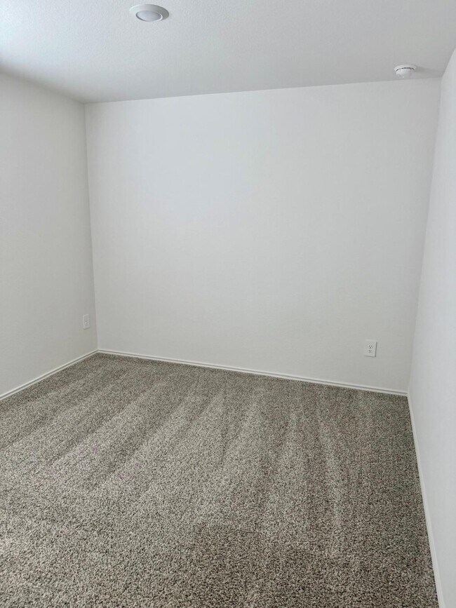 Building Photo - 4922 Oakwood Dr