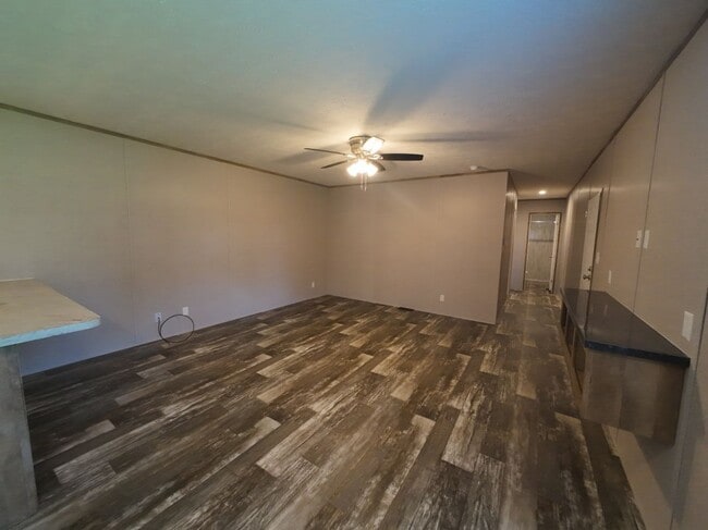 Building Photo - 463 Comanche Rd