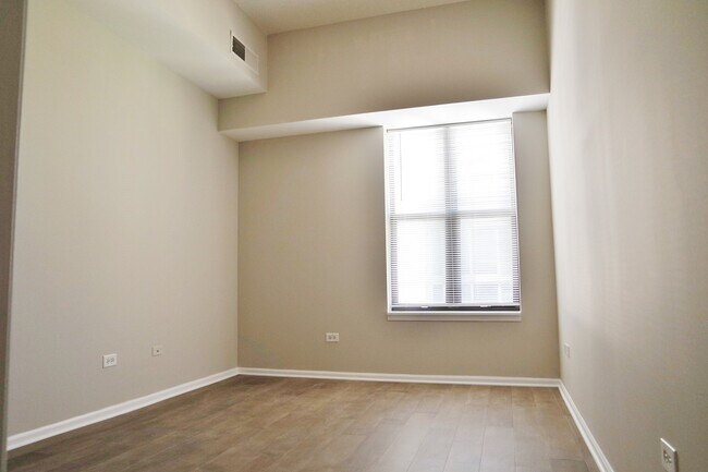Building Photo - 1250 S Indiana Ave