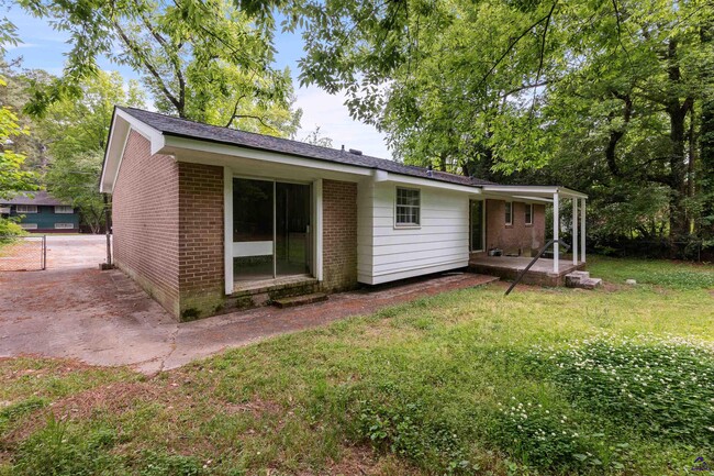 Building Photo - 846 S Forest Lake Dr