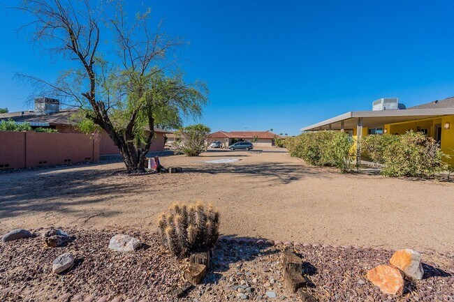 Building Photo - Modern Updated Home in Gated Community of ...