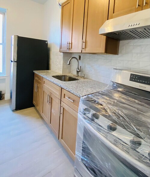 Building Photo - 273 Sumpter St