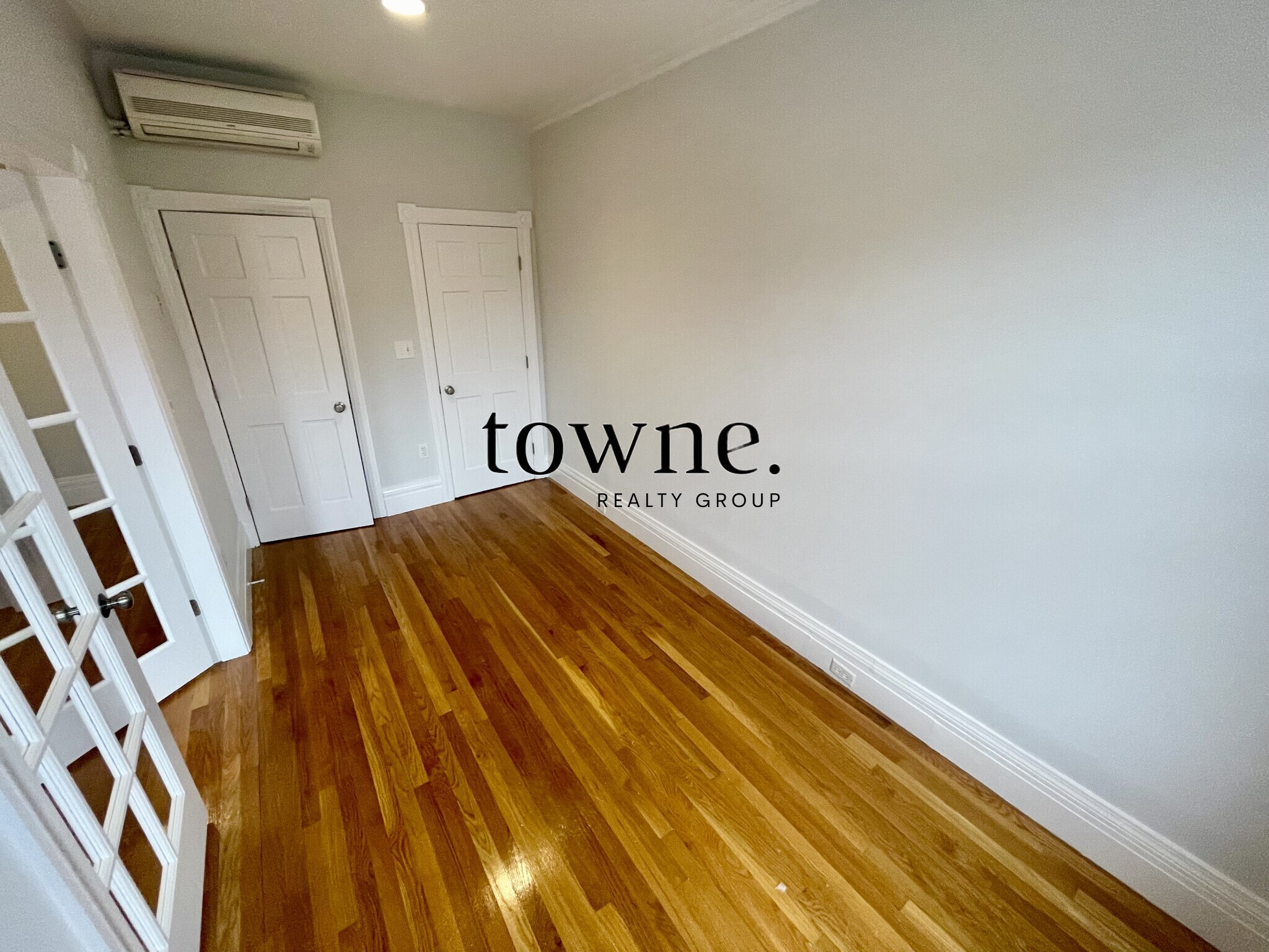Building Photo - 215 Newbury St