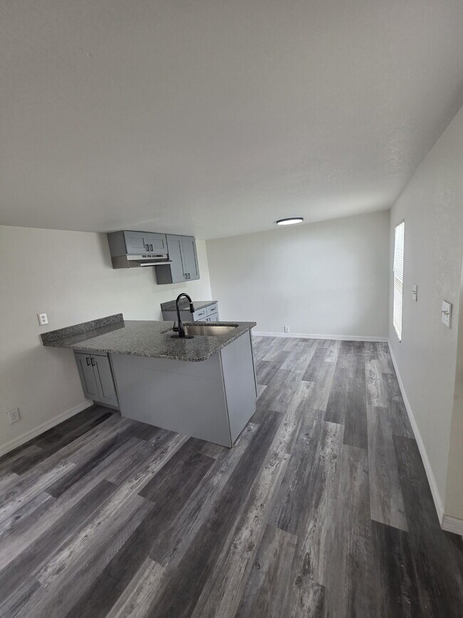 Building Photo - "Charming 2-Bedroom Gem in the Heart of Winter Haven – Your Cozy Retreat Awaits!"