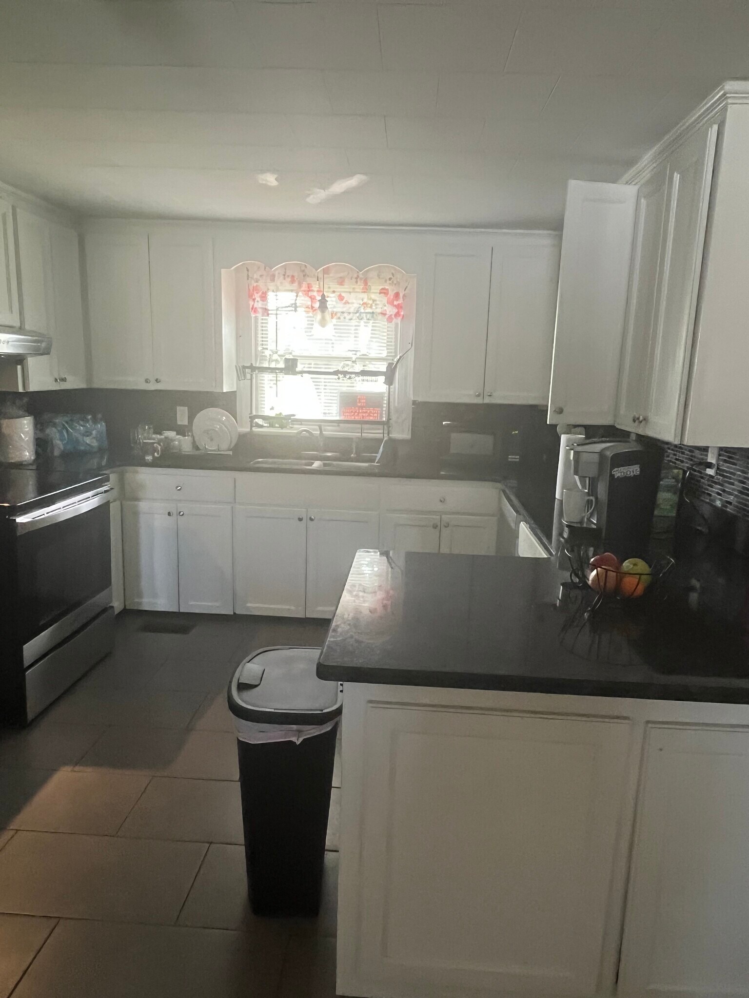 Kitchen - 465 Meadstown Rd