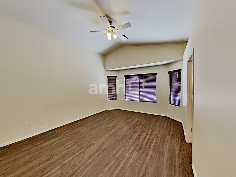 Building Photo - 3207 S 94th Ave