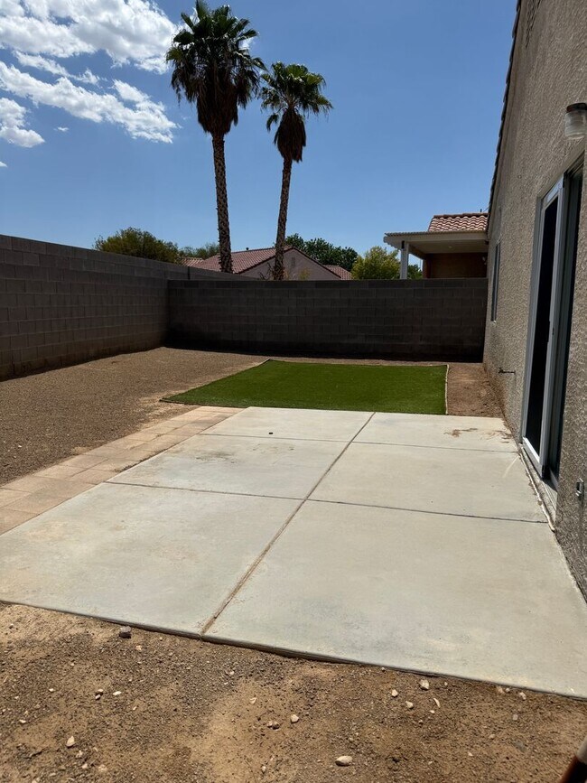 Building Photo - 876 Adobe Flat Dr
