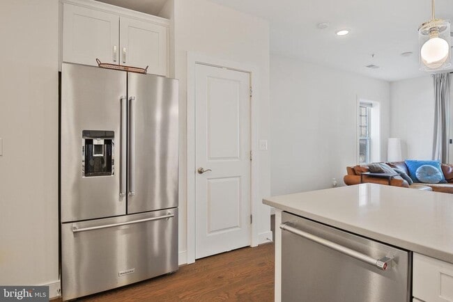 Building Photo - 813 Rockwell Ave