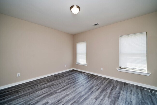 Building Photo - 5505 Blue Jay Cir