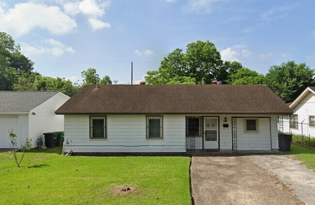 Primary Photo - 3106 Madeley St