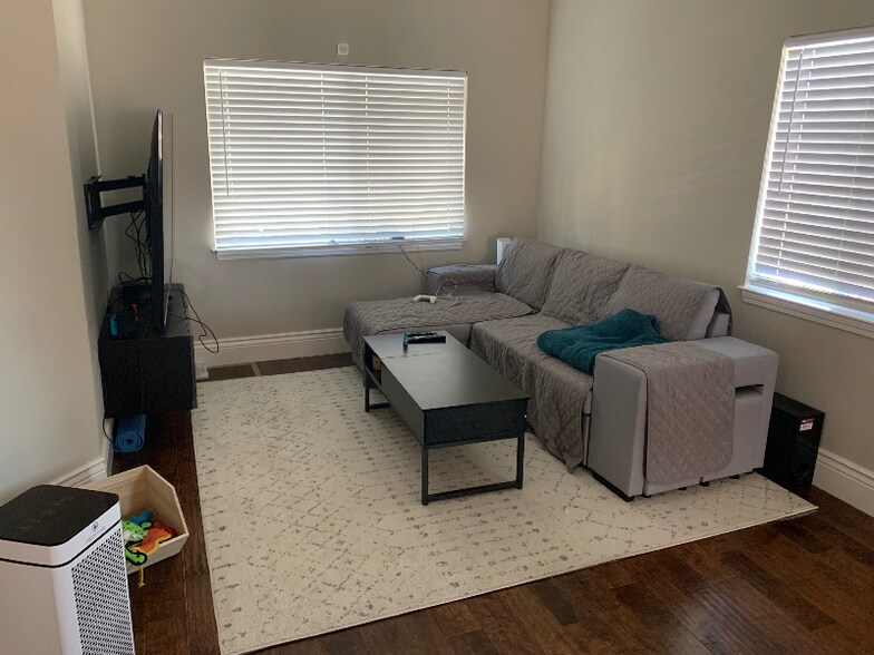 Building Photo - 430 Jerome St