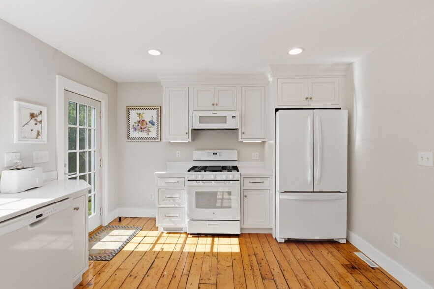 Building Photo - 11 Friendship Ln