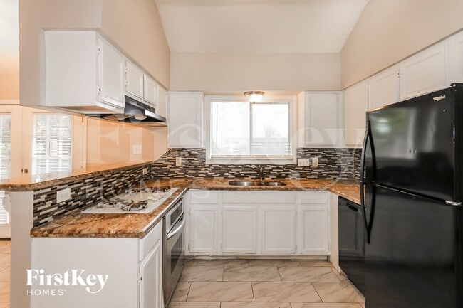 Building Photo - 15422 Pebble Lake Dr