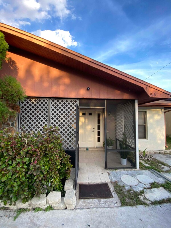 Building Photo - 916 Buccaneer Dr