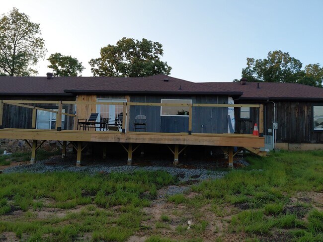 Building Photo - 201 W Justice Rd