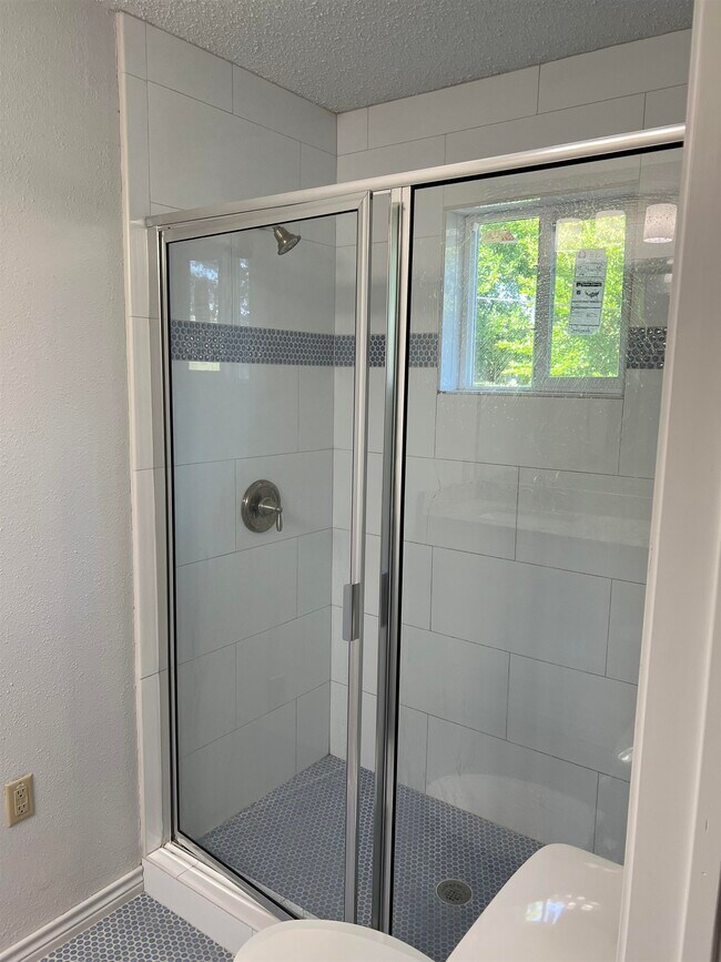 Building Photo - 1749 Bluebonnet Ln