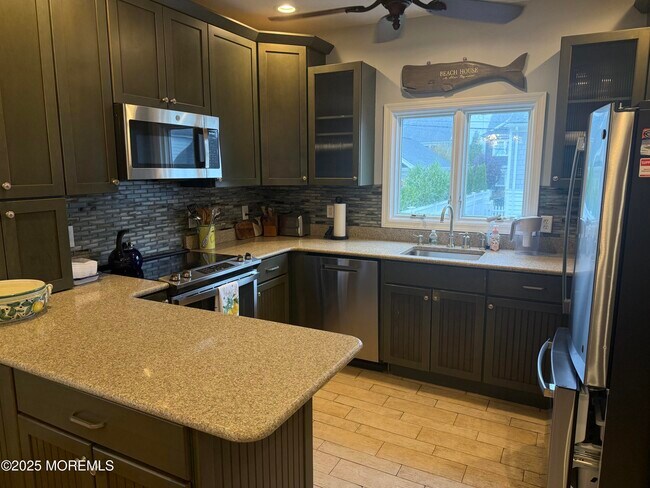 Building Photo - 128 Woodland Ave