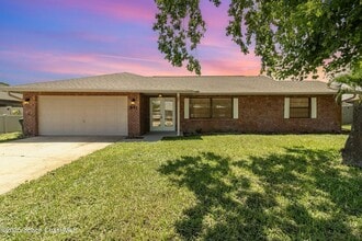 Building Photo - 841 Raintree Ave