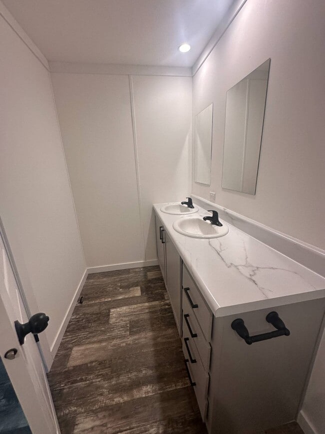 Building Photo - 7865 W Hwy 40