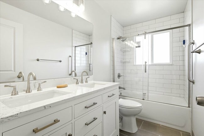 Building Photo - 3036 Sequoia Dr