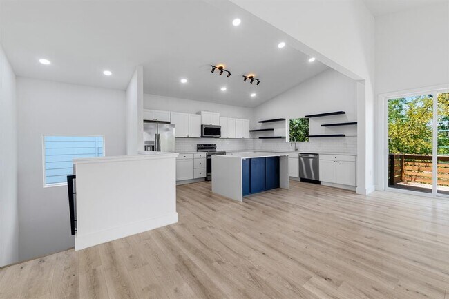 Building Photo - 5010 Baker St
