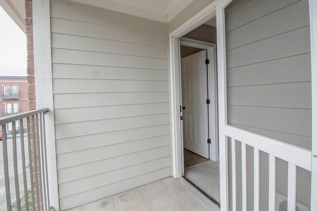 Building Photo - 605 Anderson Dr