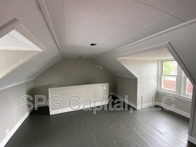 Building Photo - 116 Neater St