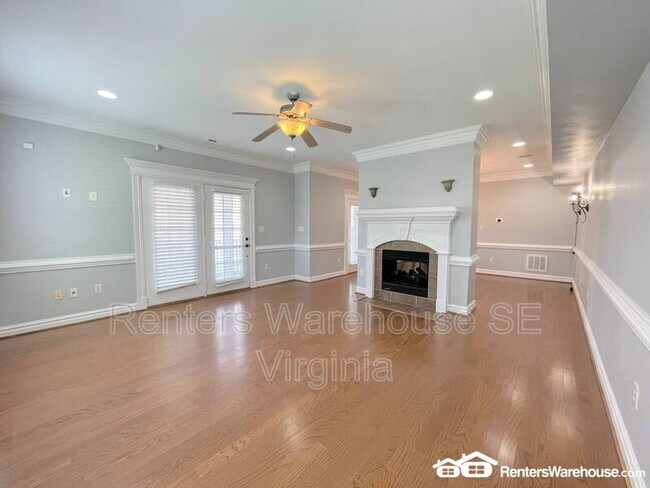 Building Photo - 2940 Hollister Ave