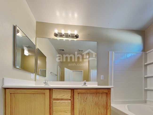 Building Photo - 6563 E Ladonna Ln