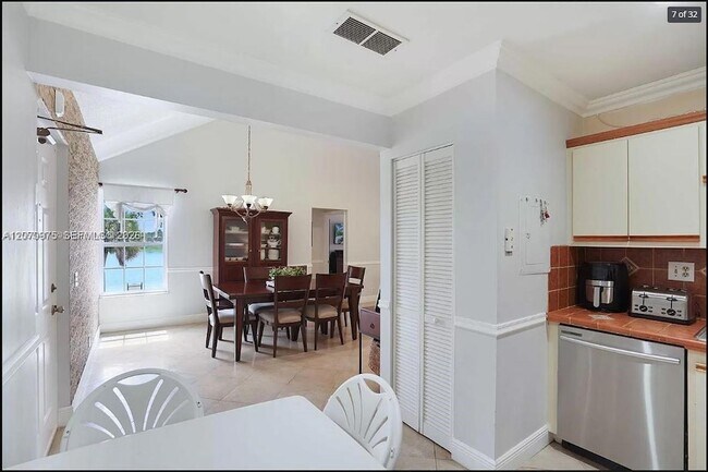 Building Photo - 10521 Mahogany Key Cir