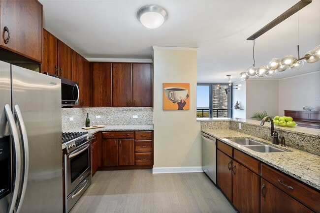 Building Photo - 450 E Waterside Dr